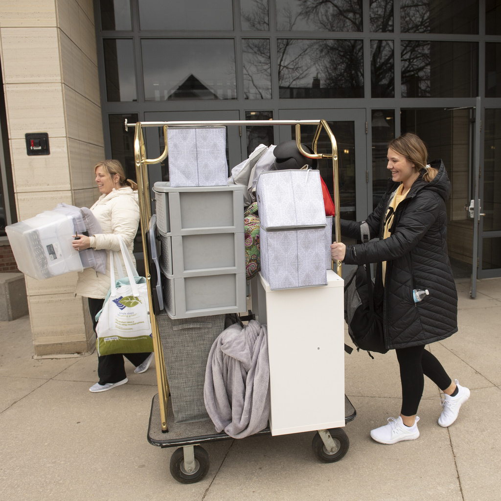 Students moving out of the residence halls