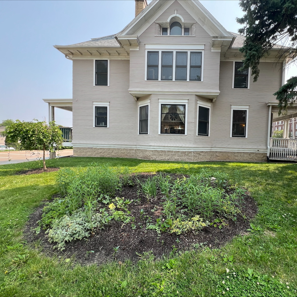 Shambaugh House Rain Garden