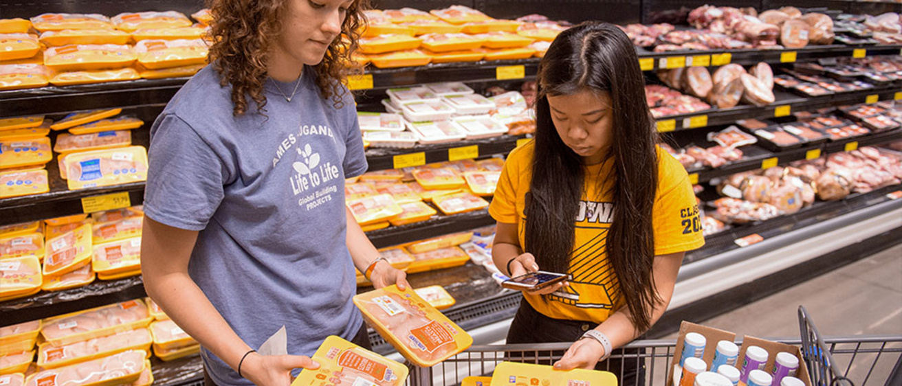 Students shopping for groceries for food pantry