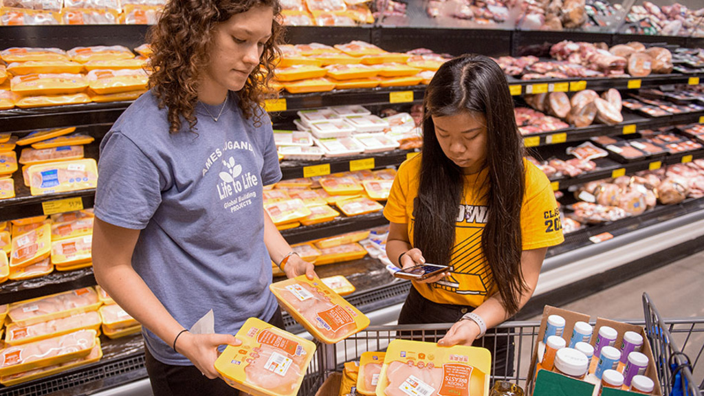 Students shopping for groceries for food pantry